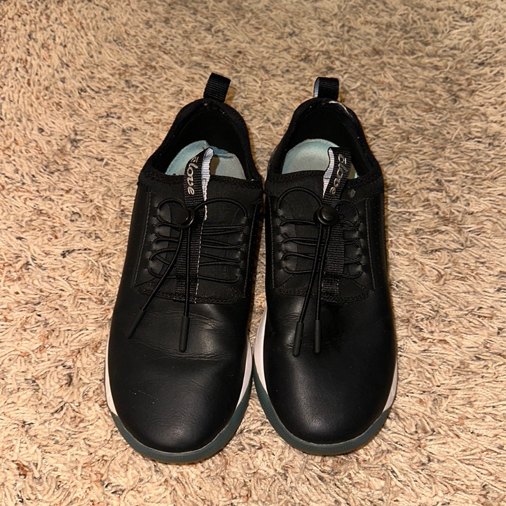 Clove nursing shoes size 8